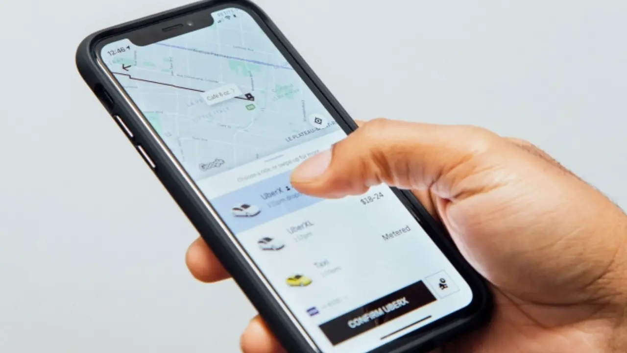 The Role of User Reviews in Choosing the Best Chauffeur Service App